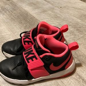 Girls Nike basketball shoes in very good used condition